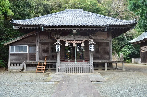 後ろの山が高麗山